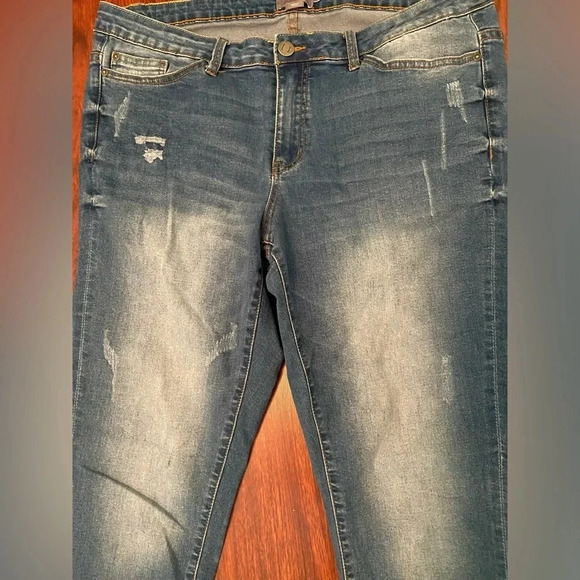 JUNAROSE Slim Stretch Blue Denim Jean Distressed Sz 16 - Picture 4 of 6
